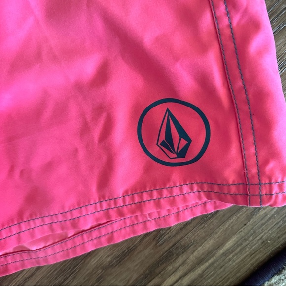 Set of 2 Volcom swim shorts - Picture 3 of 8